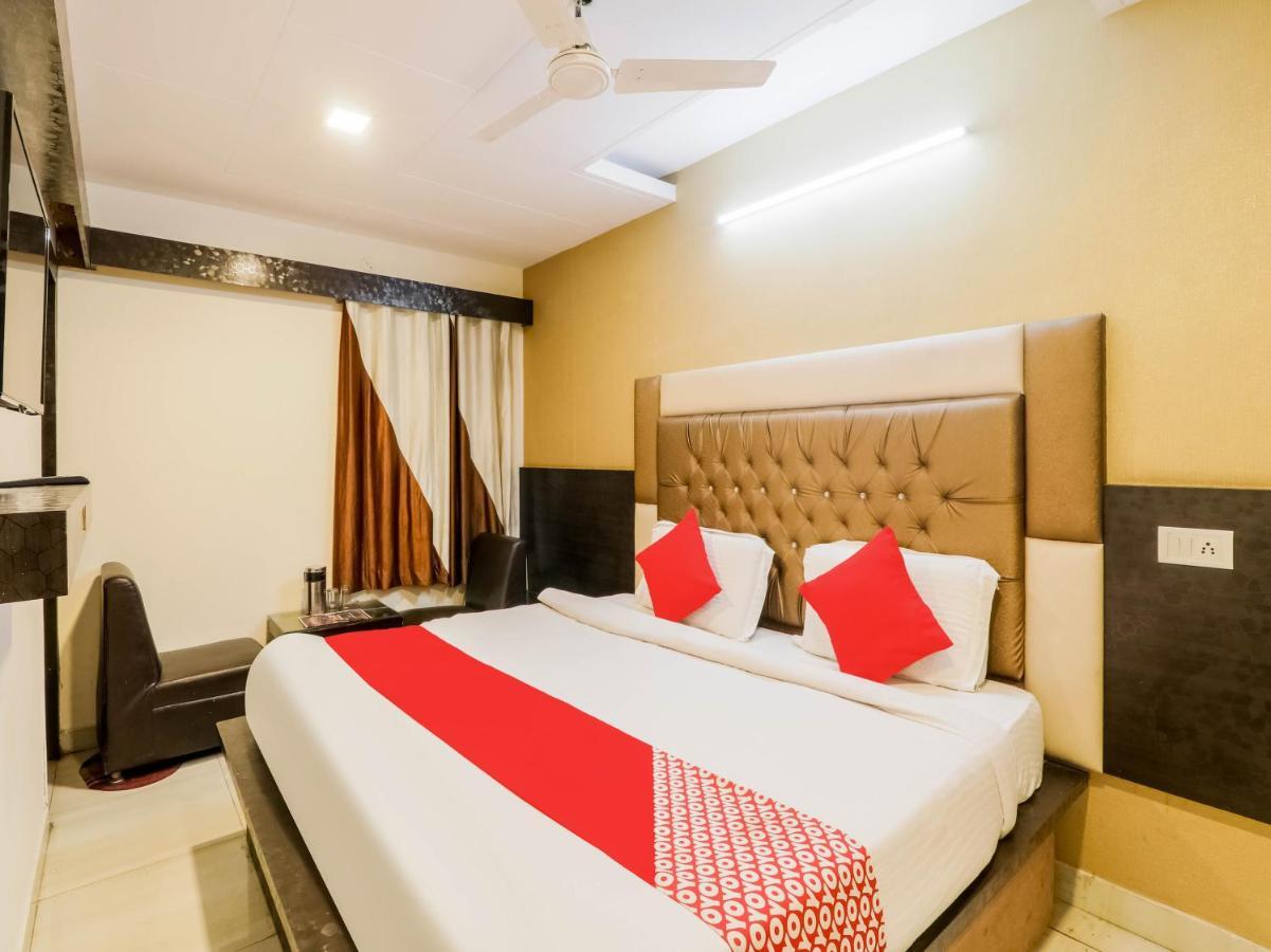 Oyo 79765 Hotel Samrat Λάκναου Εξωτερικό φωτογραφία