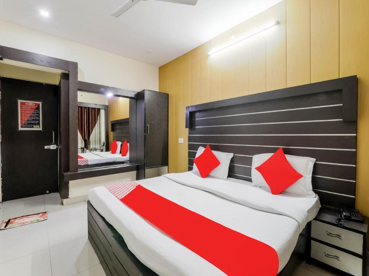 Oyo 79765 Hotel Samrat Λάκναου Εξωτερικό φωτογραφία