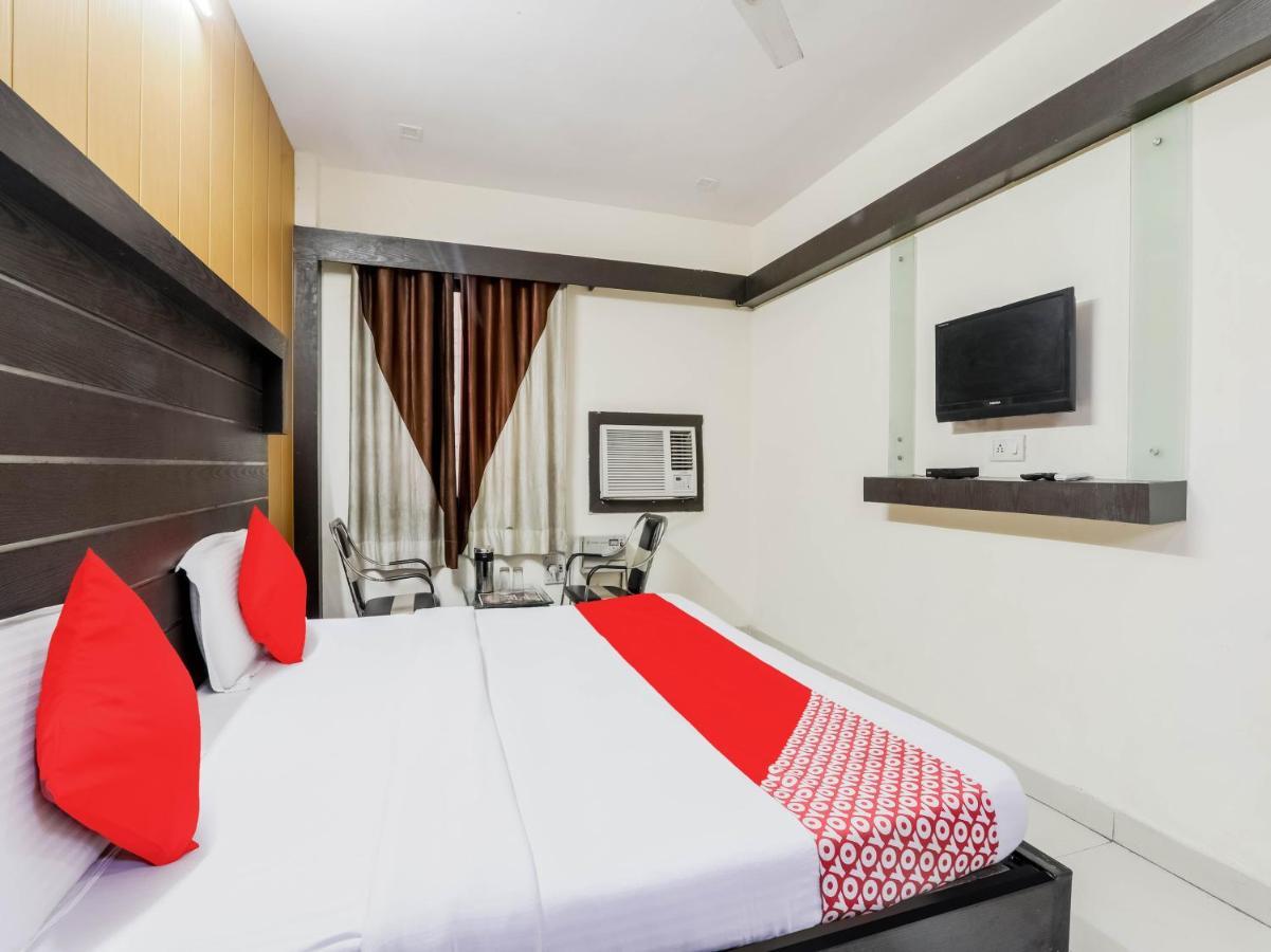 Oyo 79765 Hotel Samrat Λάκναου Εξωτερικό φωτογραφία