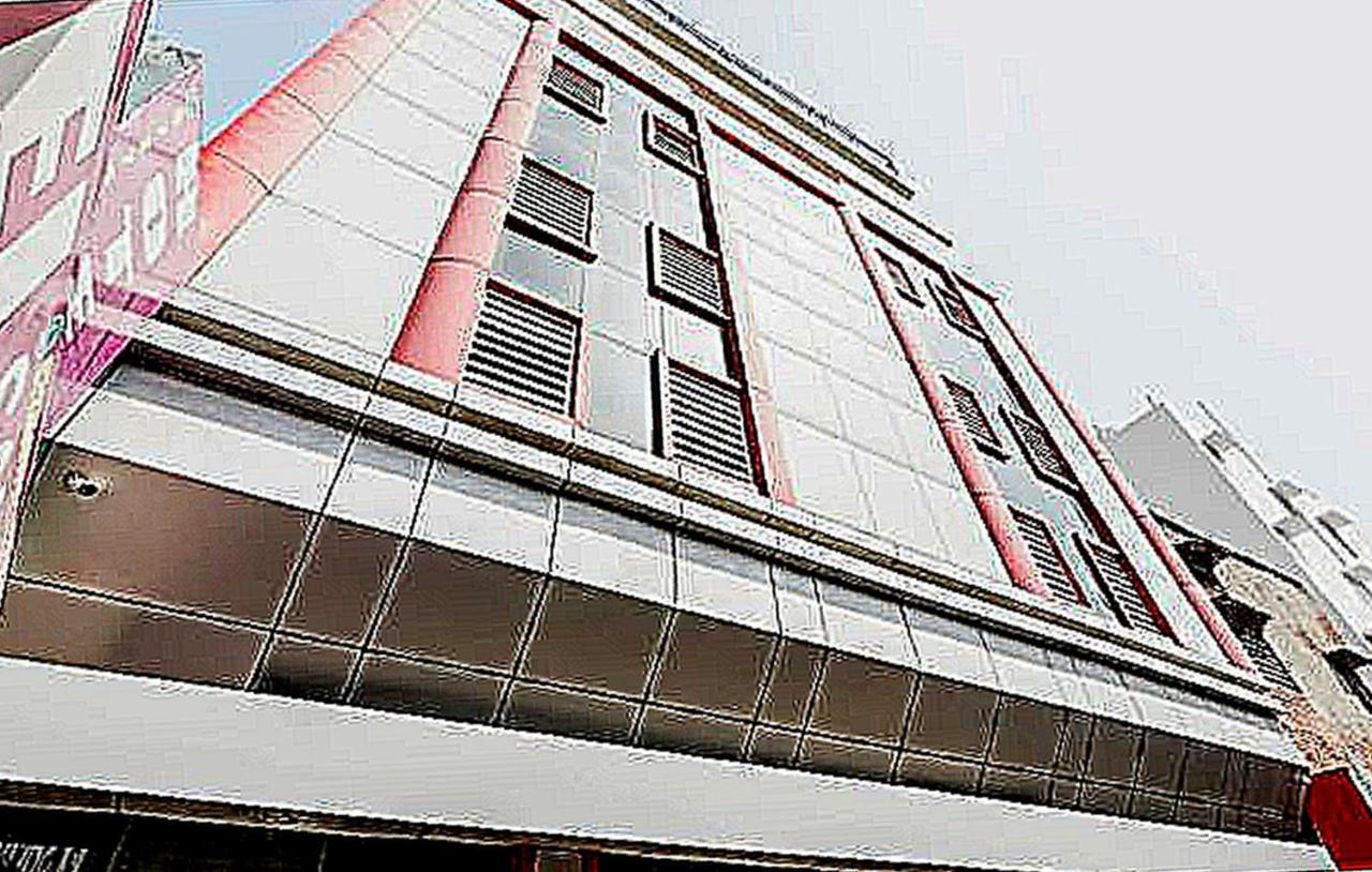 Oyo 79765 Hotel Samrat Λάκναου Εξωτερικό φωτογραφία