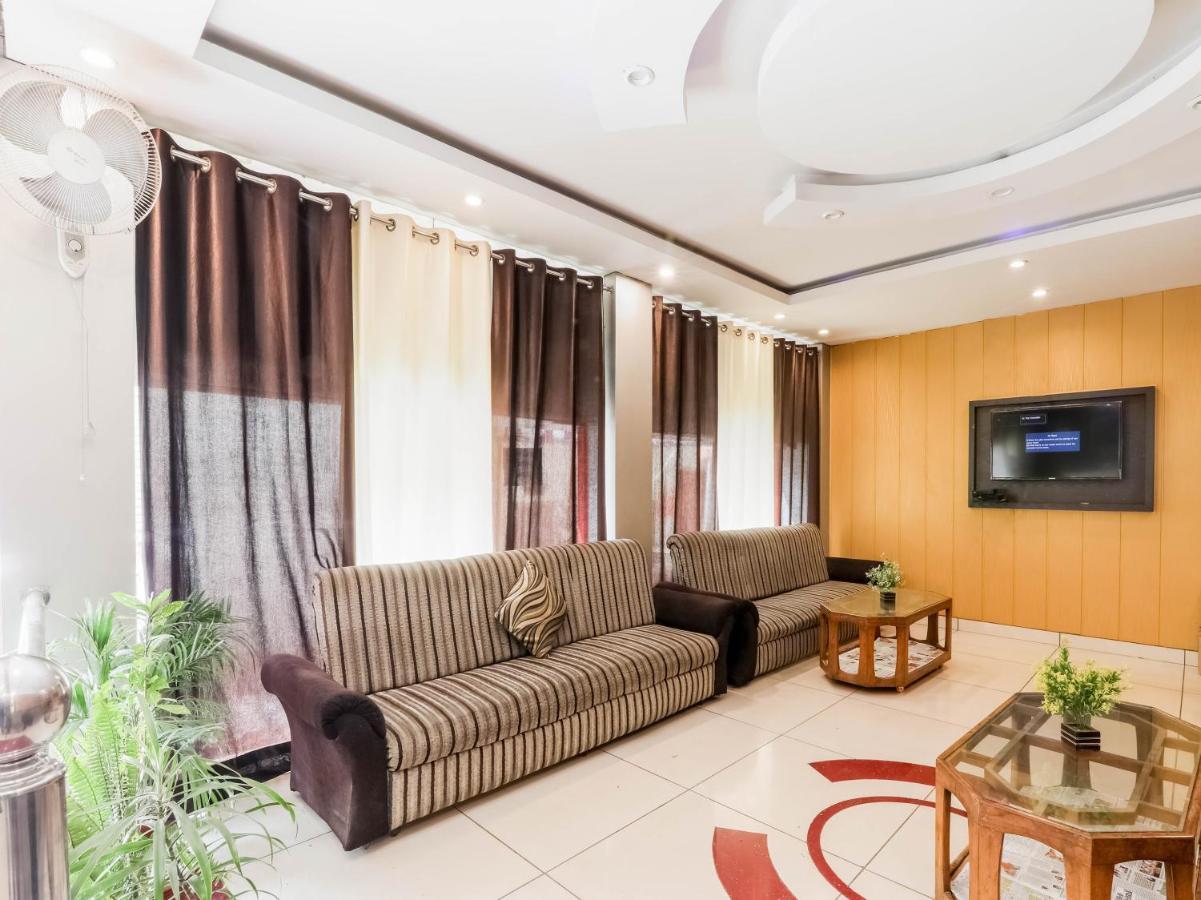 Oyo 79765 Hotel Samrat Λάκναου Εξωτερικό φωτογραφία