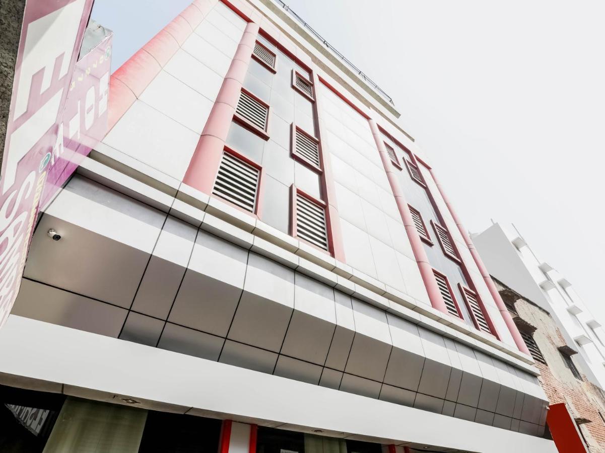 Oyo 79765 Hotel Samrat Λάκναου Εξωτερικό φωτογραφία